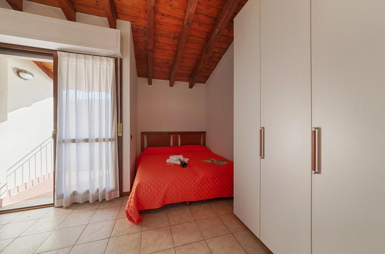 2-Bedroom Lakeview Apartment At The Lake Acquaseria Kültér fotó
