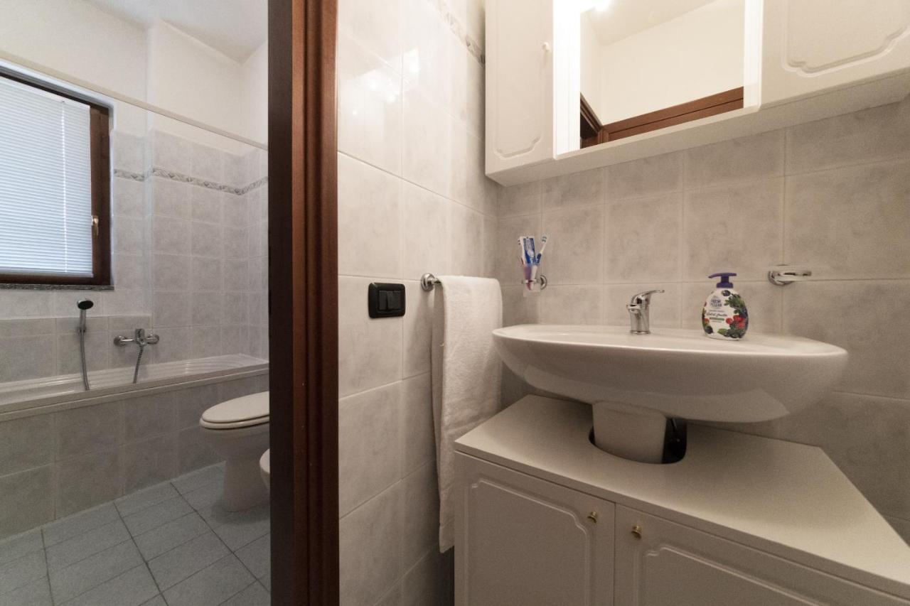 2-Bedroom Lakeview Apartment At The Lake Acquaseria Kültér fotó